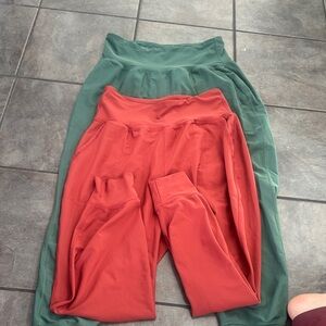 Old Navy Red & Green High-Rise Leggings. Barley worn! Very comfortable.